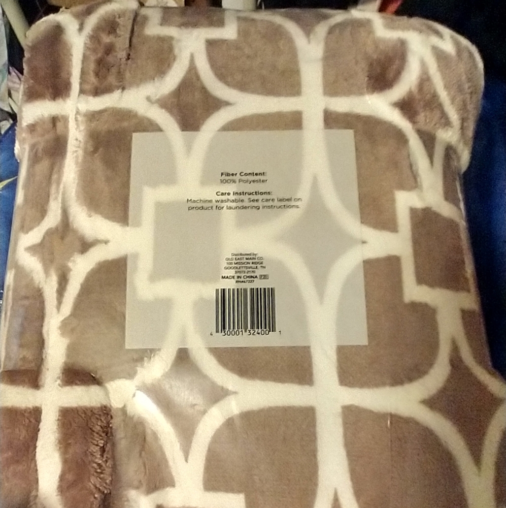 Comfort Bay Microlight Berber  Soft Throw Blanket - Picture 6 of 8